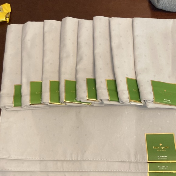 8 Kate spade “larabee dot” 60% cotton / 40% polyester napkins & 3 placemats - Picture 2 of 2